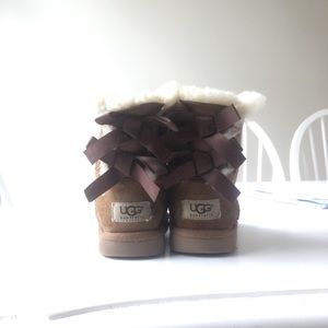 Bailey bow uggs ugg girl boots size 10